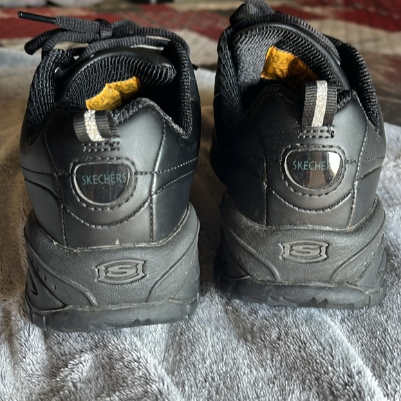 Skechers women’s work shoe - Picture 5 of 8